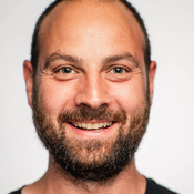 Logo/Portrait: Fotograf Emad Ette