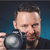 Logo/Portrait: Fotograf Fotostudio Priller Logo/Portrait: Fotograf Fotostudio Priller