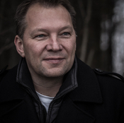 Logo/Portrait: Fotograf Dirk Mertens Logo/Portrait: Fotograf Dirk Mertens