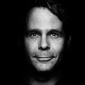 Logo/Portrait: Fotograf Jörg Sporea Logo/Portrait: Fotograf Jörg Sporea
