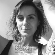 Logo/Portrait: Freie Fotografin ines männl fotografie Logo/Portrait: Freie Fotografin ines männl fotografie