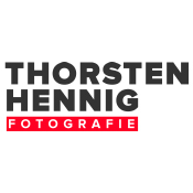 Logo/Portrait: Fotograf Thorsten Hennnig