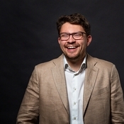 Logo/Portrait: Fotograf Robert Günzel Logo/Portrait: Fotograf Robert Günzel