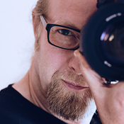 Logo/Portrait: Fotograf Dieter Düvelmeyer