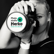 Logo/Portrait: Fotografin Tanja Herko