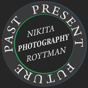 Logo/Portrait: Fotograf Nikita Roytman