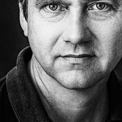 Logo/Portrait: Fotograf Martin Zwick Logo/Portrait: Fotograf Martin Zwick