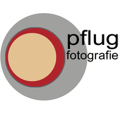 Logo/Portrait: Fotograf Claudius Pflug Logo/Portrait: Fotograf Claudius Pflug