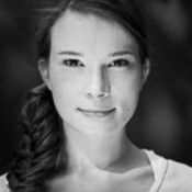 Logo/Portrait: Fotografin Juliane Herrmann Logo/Portrait: Fotografin Juliane Herrmann