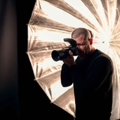 Logo/Portrait: Fotograf Radu Malain Logo/Portrait: Fotograf Radu Malain