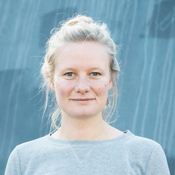 Logo/Portrait: Fotografin Hanna Lenz Logo/Portrait: Fotografin Hanna Lenz