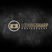 Logo/Portrait: Fotograf Looking Sharp Photography Logo/Portrait: Fotograf Looking Sharp Photography