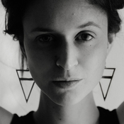 Logo/Portrait: Fotograf Anna Logue Logo/Portrait: Fotograf Anna Logue