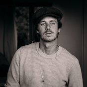 Logo/Portrait: Fotograf Nick Harwart Logo/Portrait: Fotograf Nick Harwart