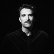 Logo/Portrait: Fotograf Jerrit Peinelt