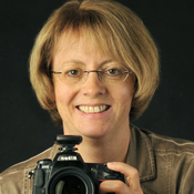 Logo/Portrait: Fotografin Regine Peter Logo/Portrait: Fotografin Regine Peter
