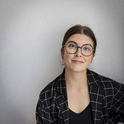 Logo/Portrait: Fotografin Leah Bethmann Logo/Portrait: Fotografin Leah Bethmann