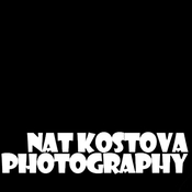 Logo/Portrait: Fotografin Nat Kostova Photography