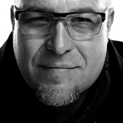 Logo/Portrait: Fotograf Dirk Thiesen Logo/Portrait: Fotograf Dirk Thiesen