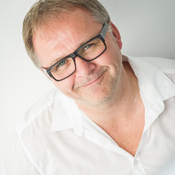 Logo/Portrait: Fotograf Schulfotograf nrw Logo/Portrait: Fotograf Schulfotograf nrw