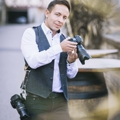Logo/Portrait: Fotograf Alexander Masson Logo/Portrait: Fotograf Alexander Masson