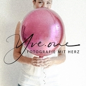 Logo/Portrait: Fotograf Yve.one Fotografie mit Herz Logo/Portrait: Fotograf Yve.one Fotografie mit Herz